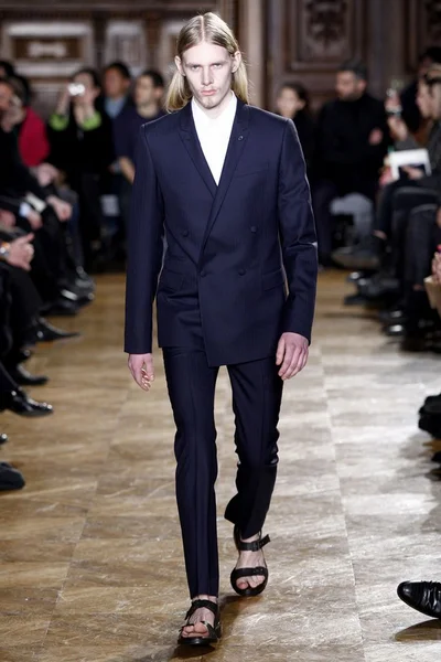 Look 12